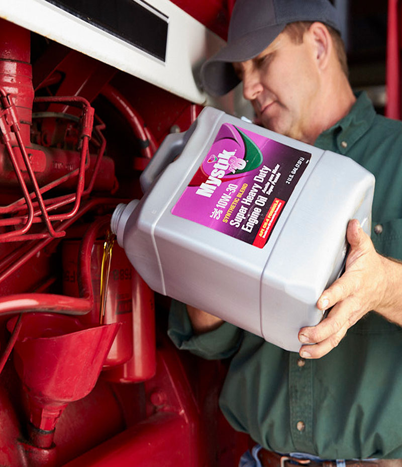 Worker filling with lube